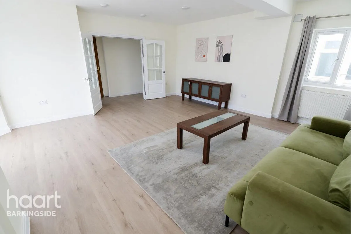 Basildon Avenue, Clayhall, IG5, photo 8