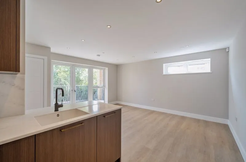 88 Riddlesdown Road, Purley CR8 1DD, photo 9
