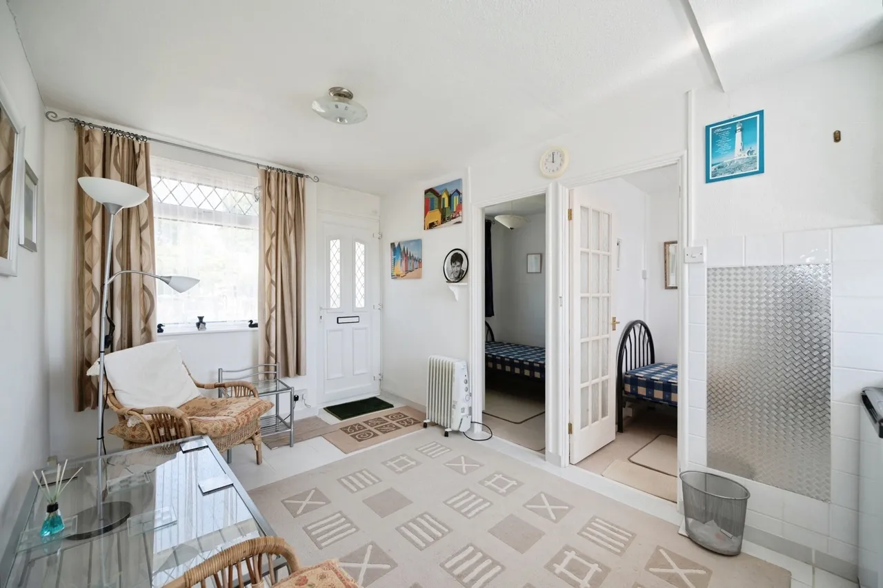 Salterns Lane, Hayling Island, PO11, photo 3