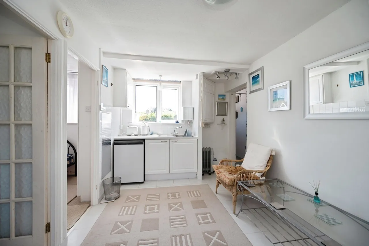 Salterns Lane, Hayling Island, PO11, photo 4