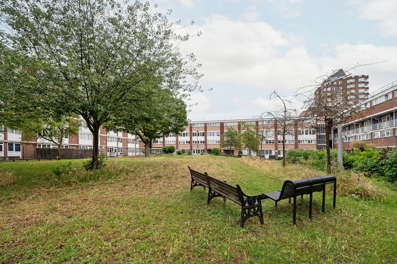 14 Buckland Court, St Johns Estate, London, photo 5