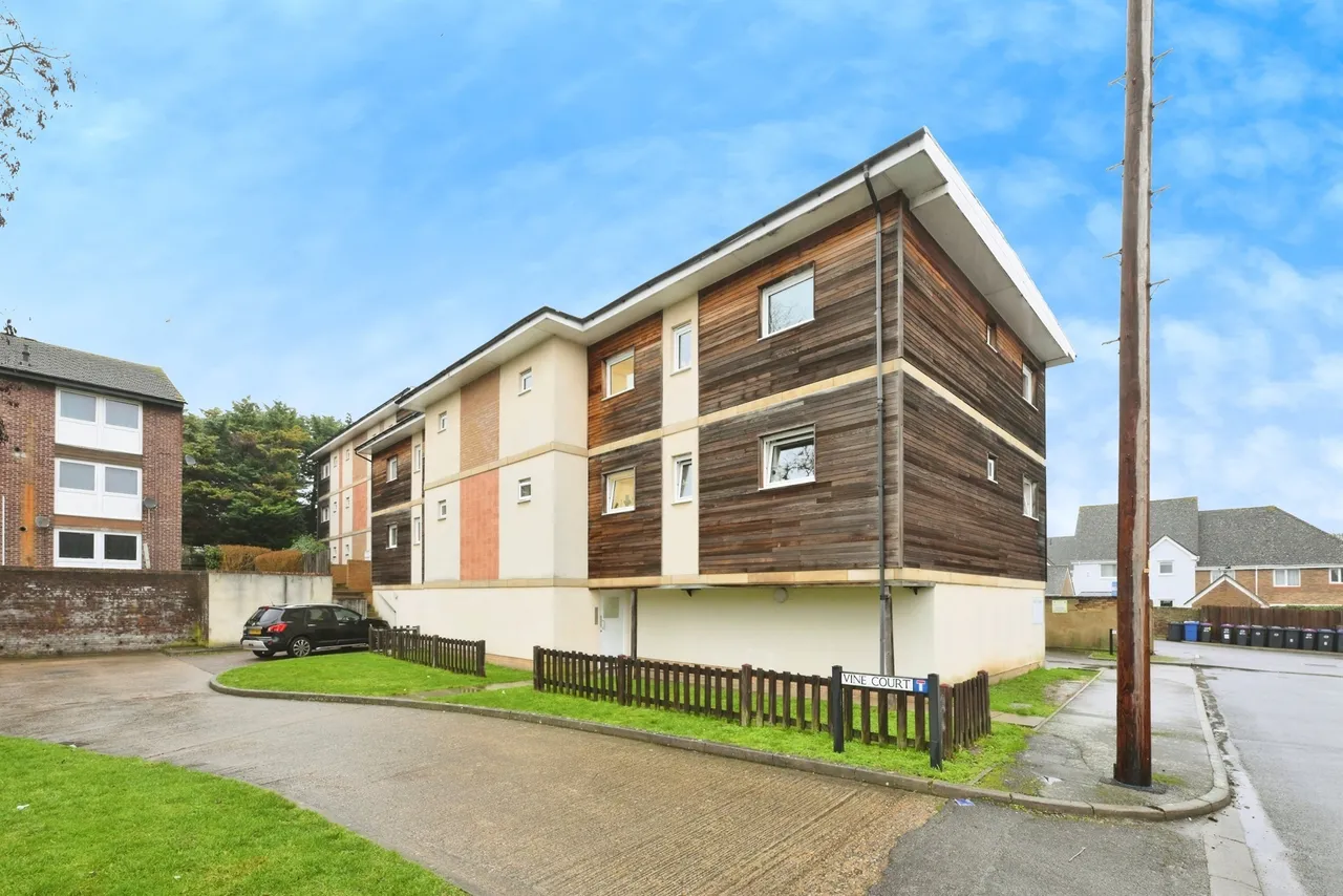 1 bed flat for sale — Vine Court, Ware