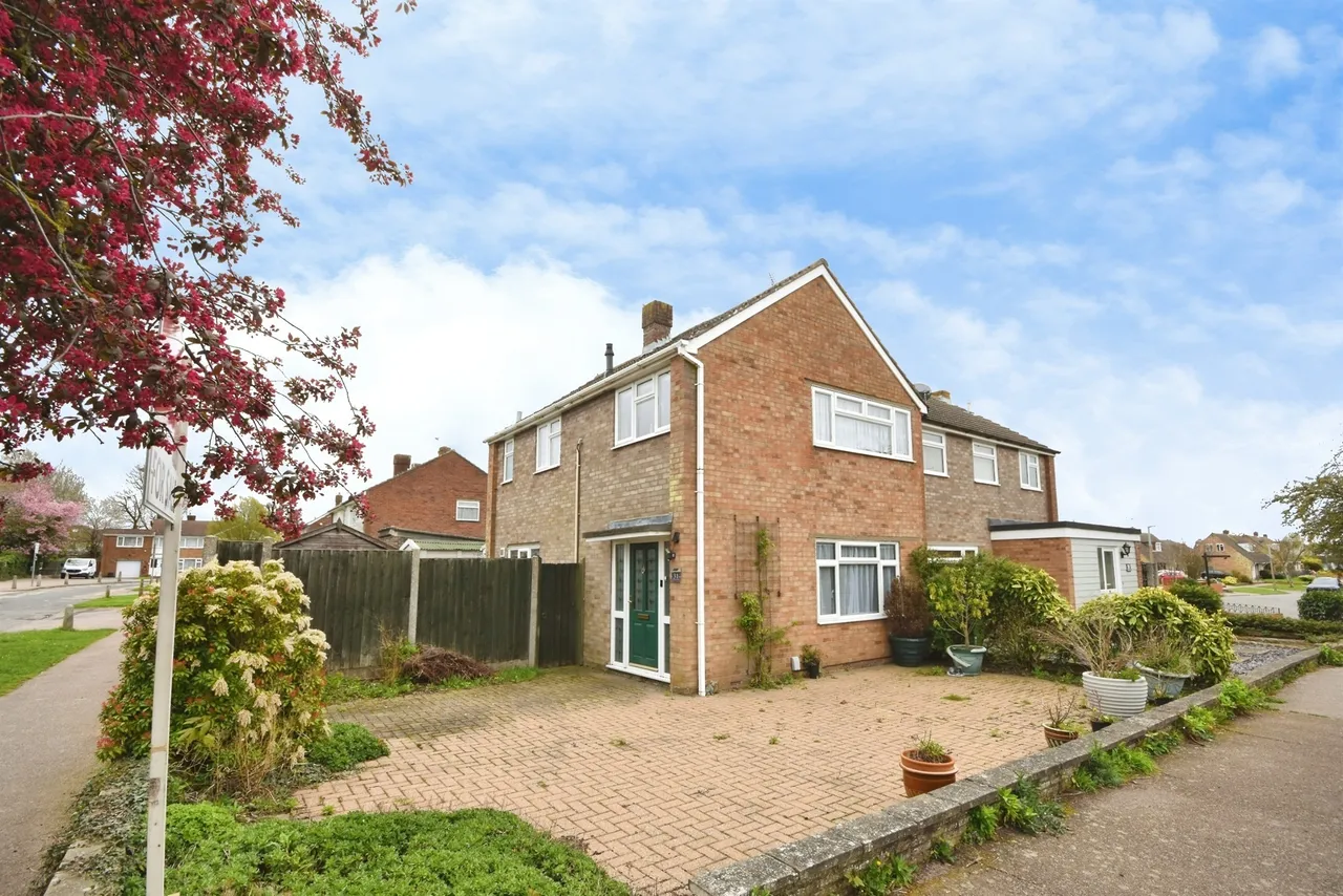 3 bed house for sale — Templewood Road, Colchester