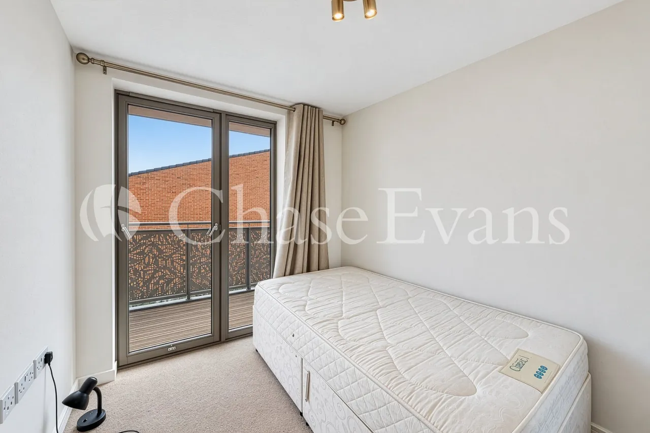 Robertson Road, Canning Town, E16, photo 5