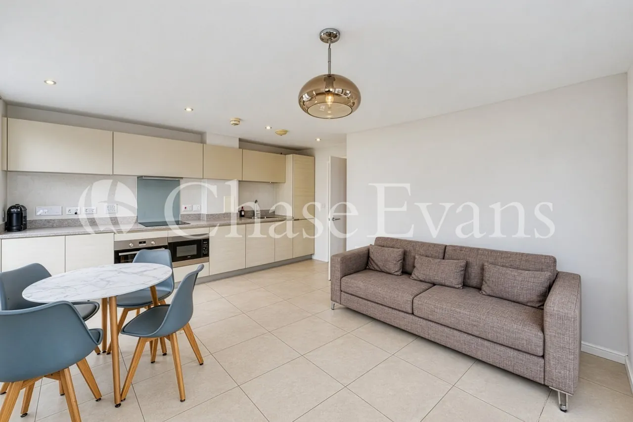 Robertson Road, Canning Town, E16, photo 4