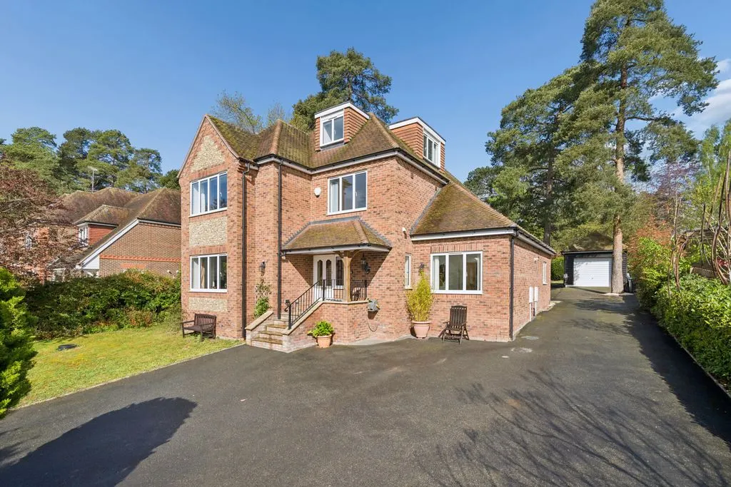 5 bed house for sale — Beechwood Drive, Marlow SL7 2DH