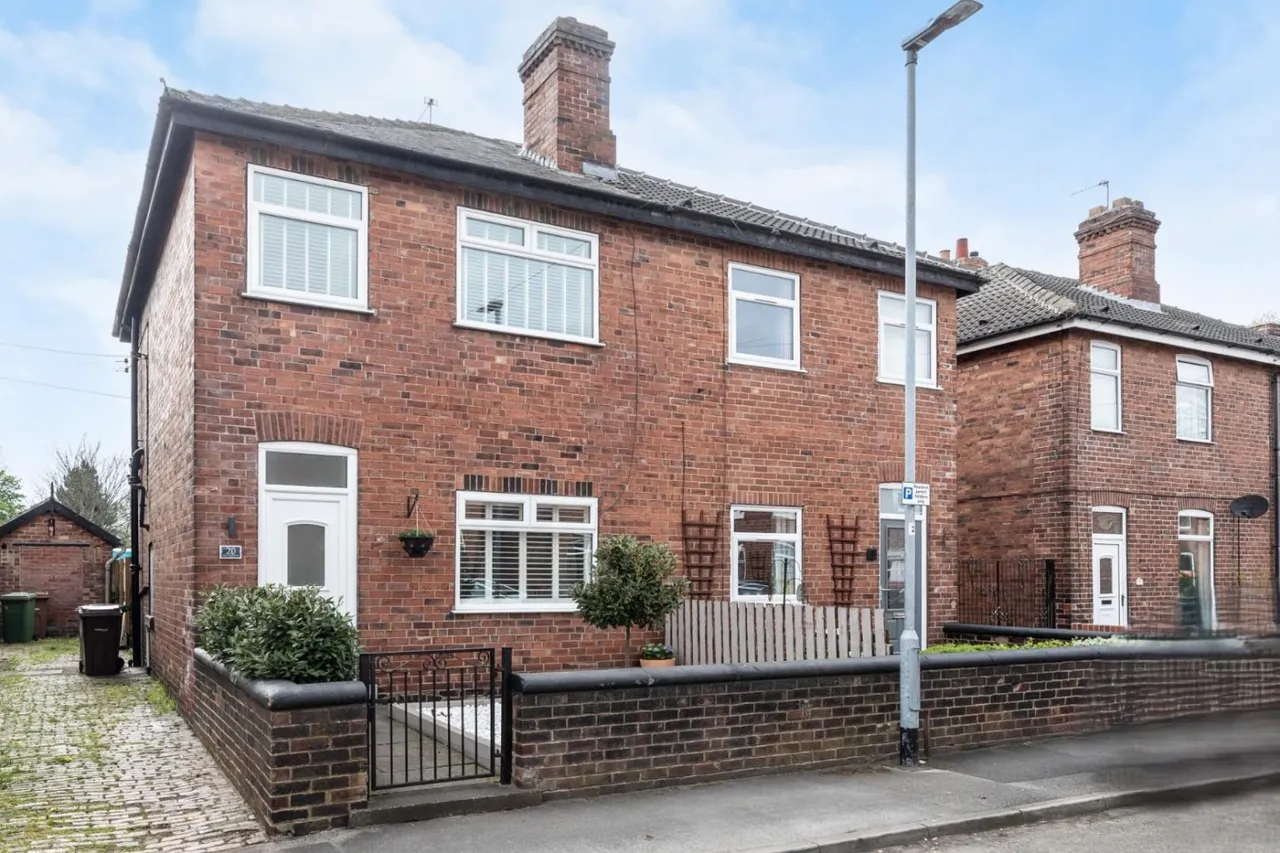 3 bed house for sale — Queen Street, Castleford