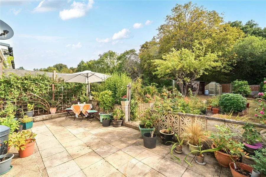 The Greenway, Epsom, KT18, photo 3