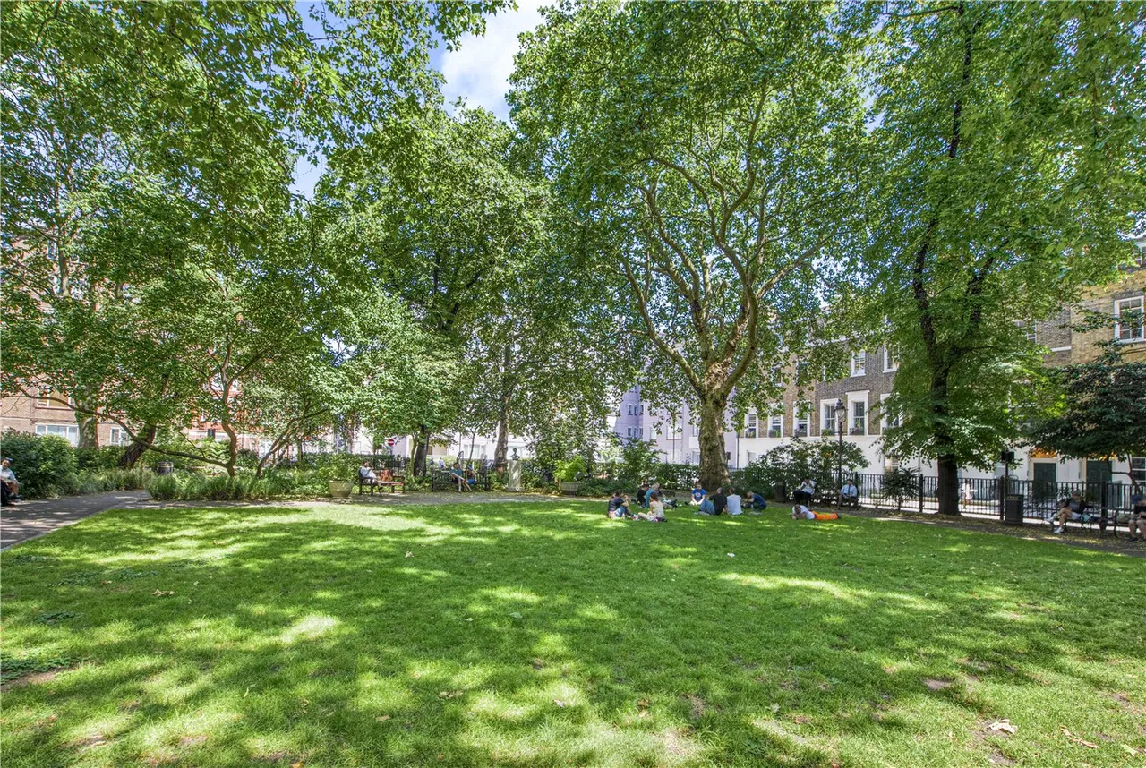 Red Lion Square, London, WC1R, photo 8