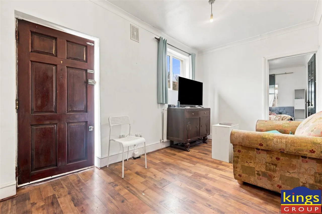 Westbury Road, London, photo 4