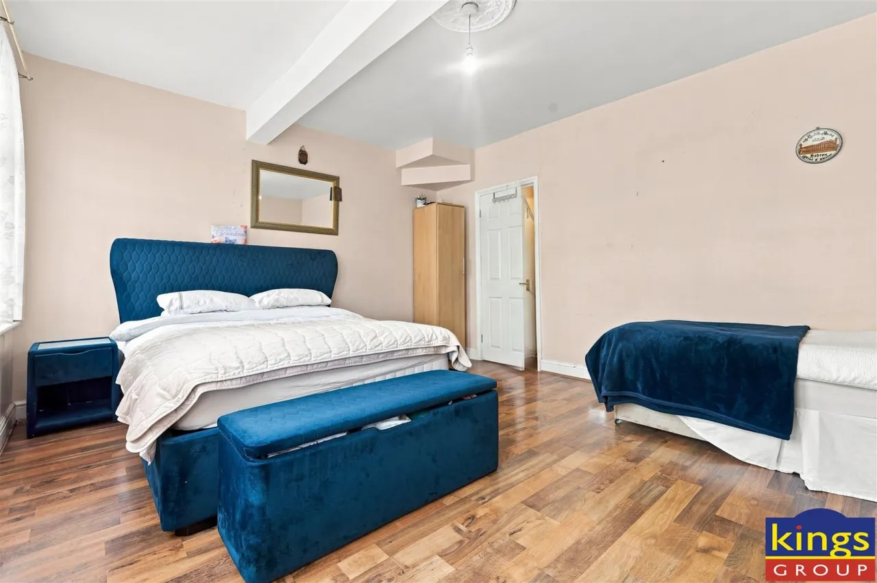 Westbury Road, London, photo 17