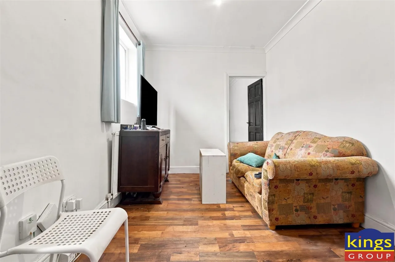 Westbury Road, London, photo 5