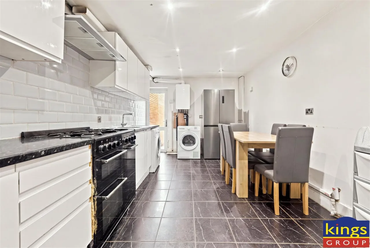Westbury Road, London, photo 6