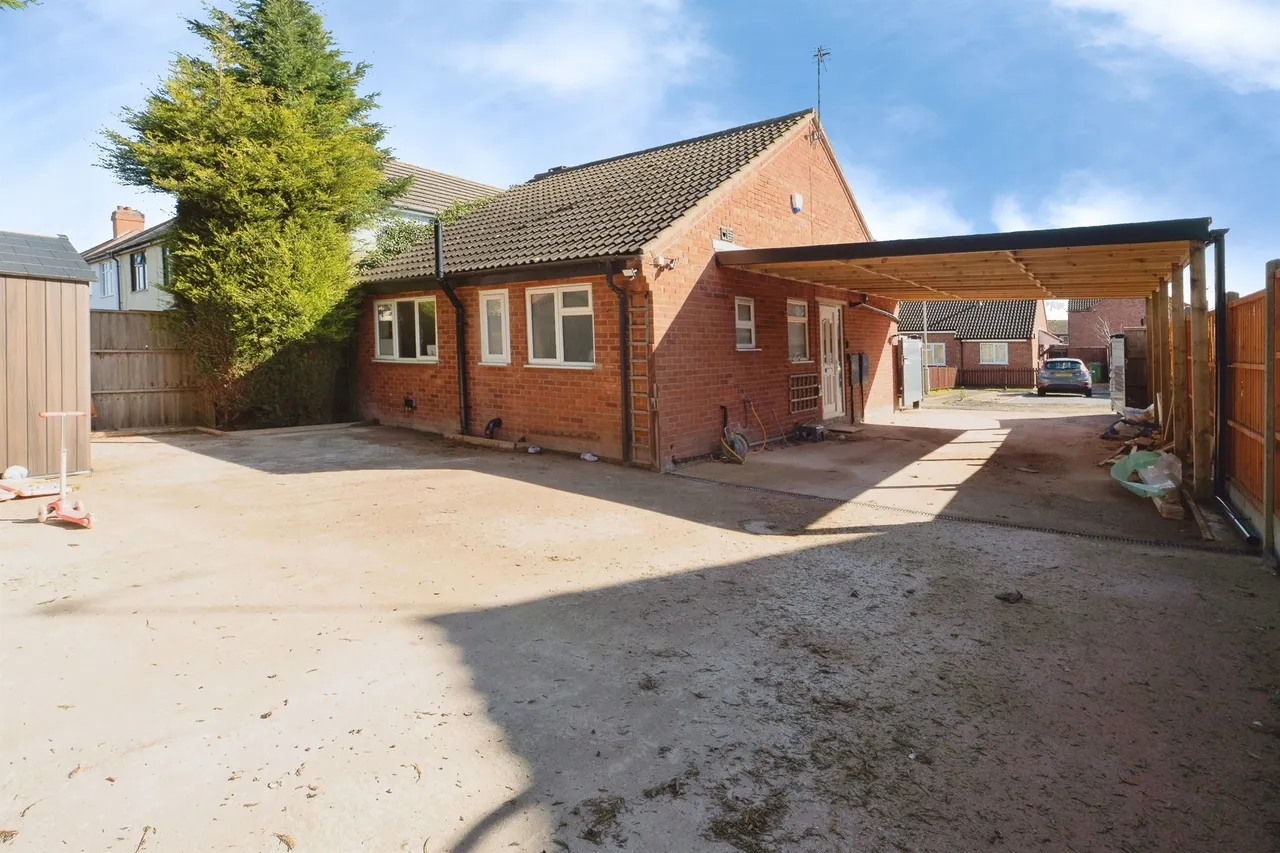 2 bed house for sale, Fairway Road South, Shepshed, LE12
