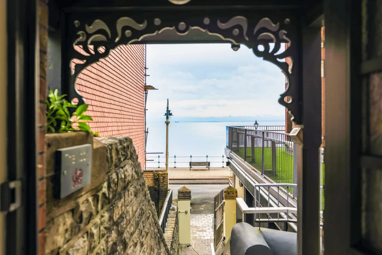 The Esplanade, Penarth, CF64, photo 3