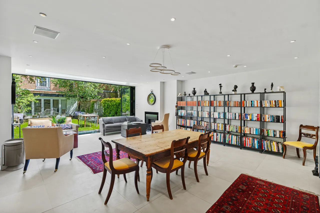 Kensington, Phillimore Terrace, Allen Street, London, photo 9