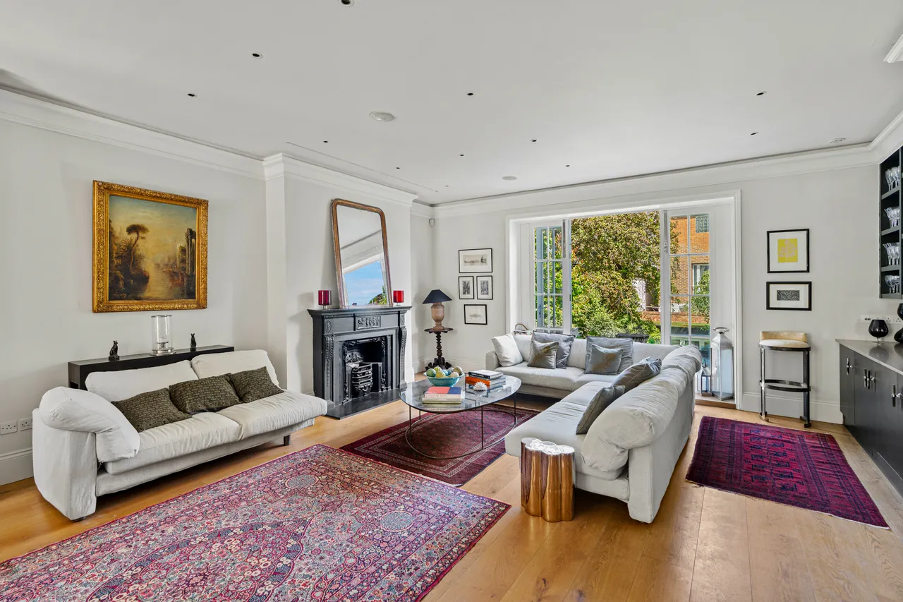 Kensington, Phillimore Terrace, Allen Street, London, photo 3