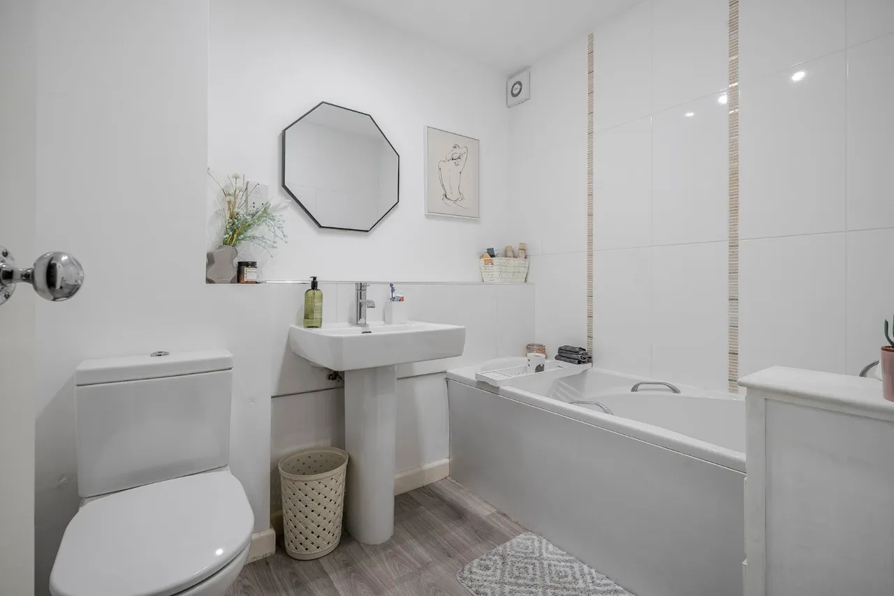 School Lane, Collingham, LS22, photo 7