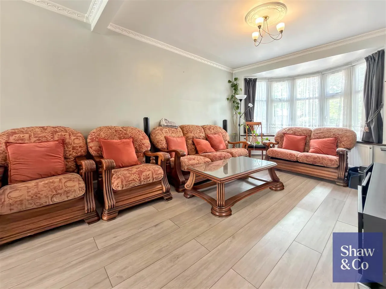 Hanworth Road, Whitton, photo 2