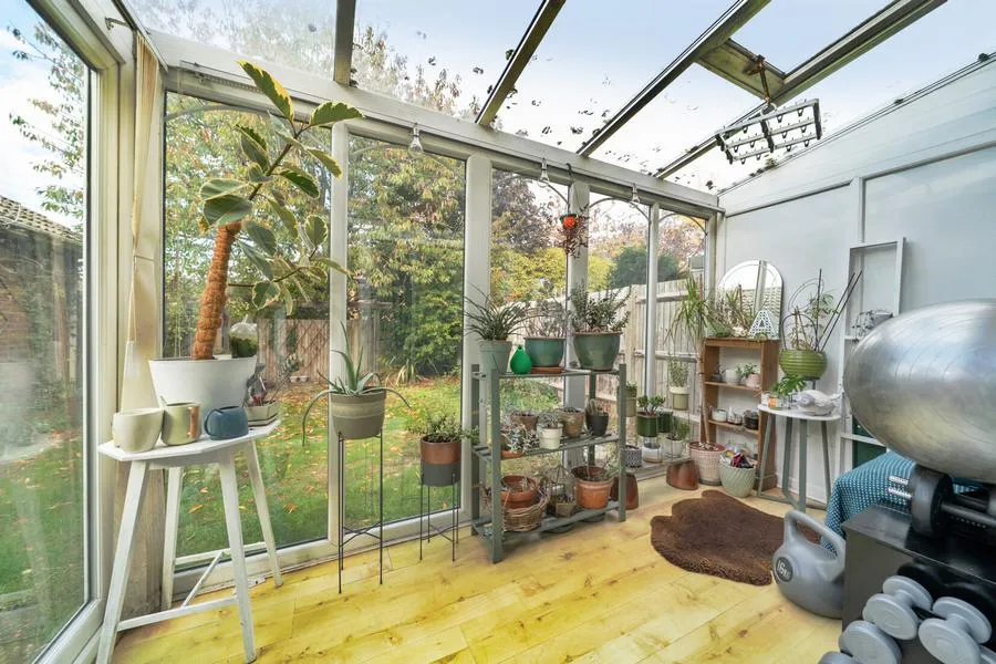 Miles Place, Lightwater, GU18, photo 9
