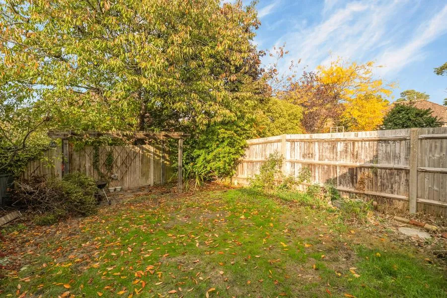 Miles Place, Lightwater, GU18, photo 17
