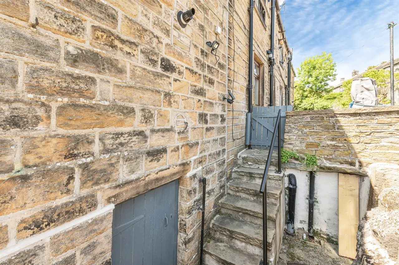 Holmfirth Road, New Mill, Holmfirth, photo 11