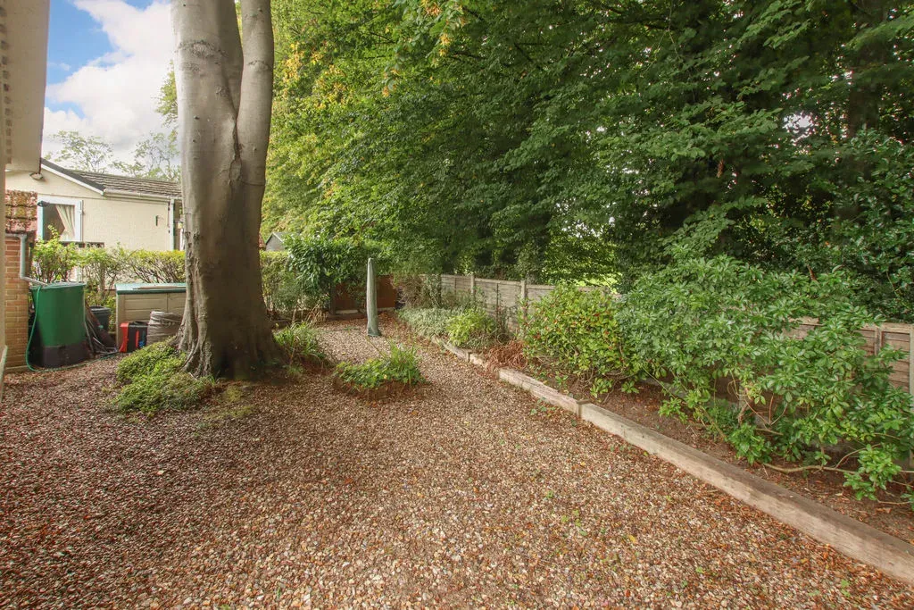 Chesham Road, Wigginton, Tring, Hertfordshire, HP23 6JF, photo 3