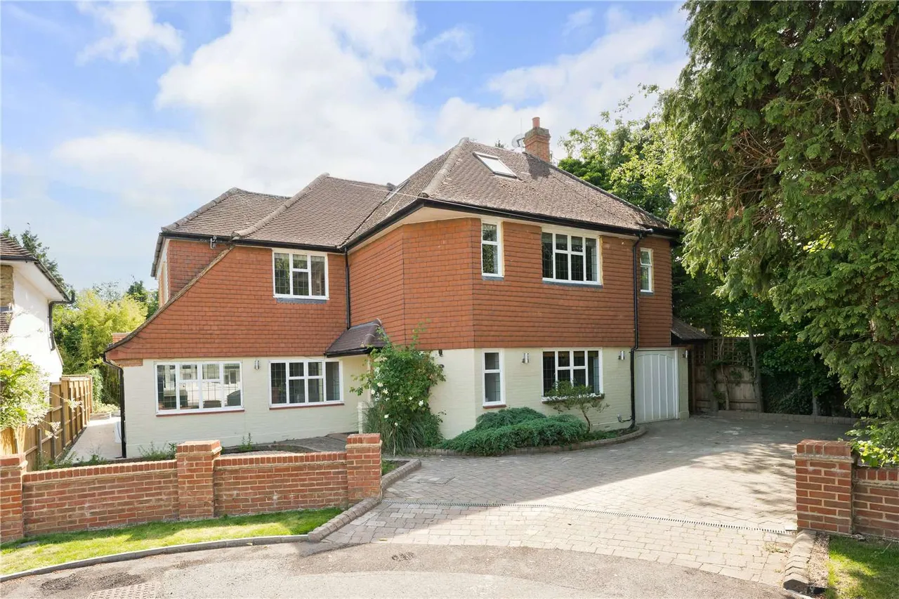 6 bed house for sale — Fairlawn Close, Claygate, Esher, Surrey, KT10 0EN