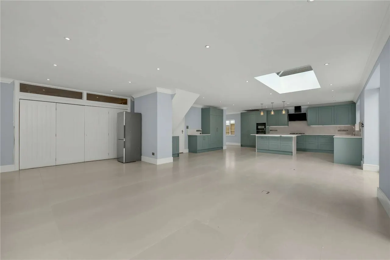 Fairlawn Close, Claygate, Esher, Surrey, KT10 0EN, photo 2
