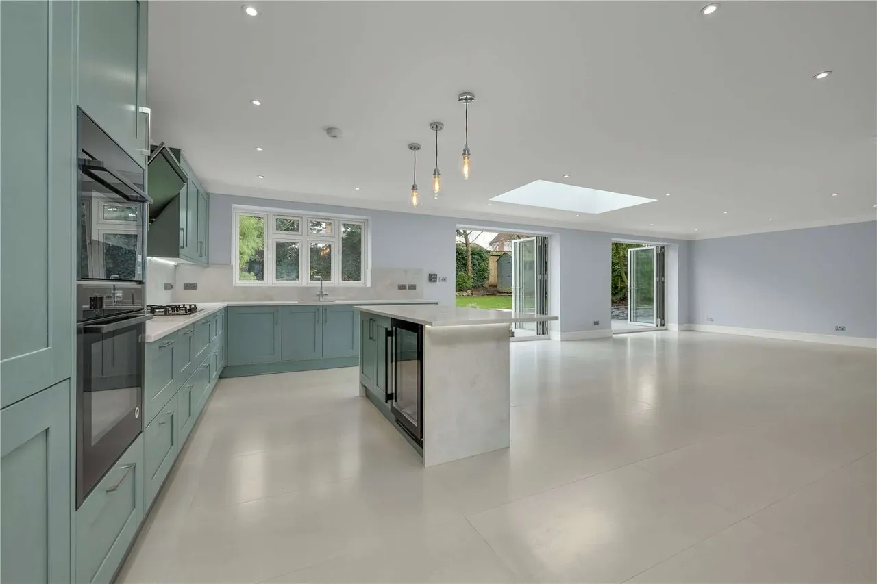 Fairlawn Close, Claygate, Esher, Surrey, KT10 0EN, photo 5