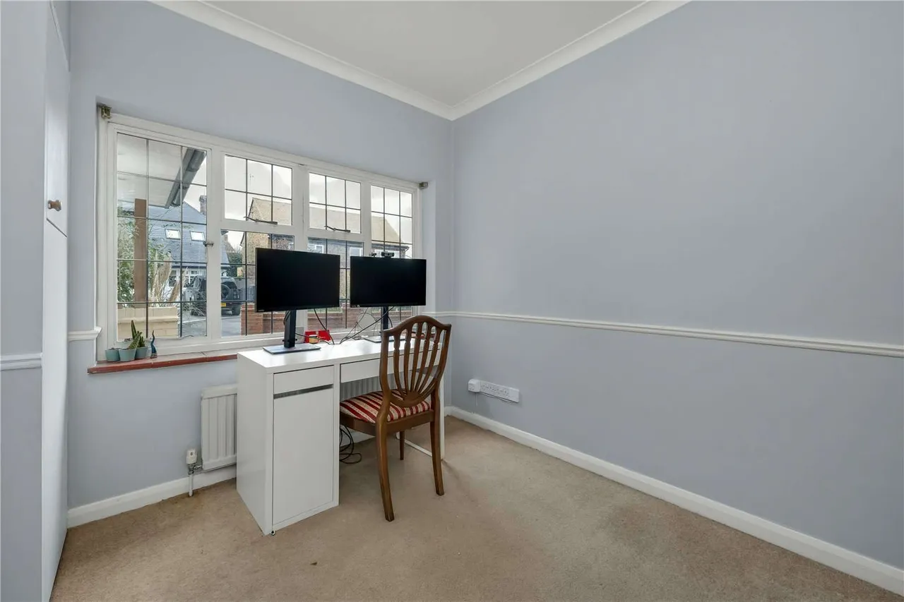 Fairlawn Close, Claygate, Esher, Surrey, KT10 0EN, photo 10