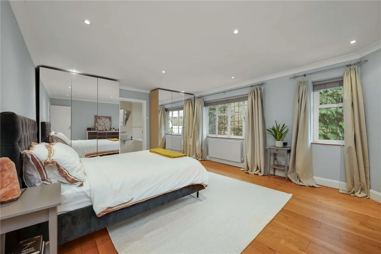 Fairlawn Close, Claygate, Esher, Surrey, KT10 0EN, photo 11