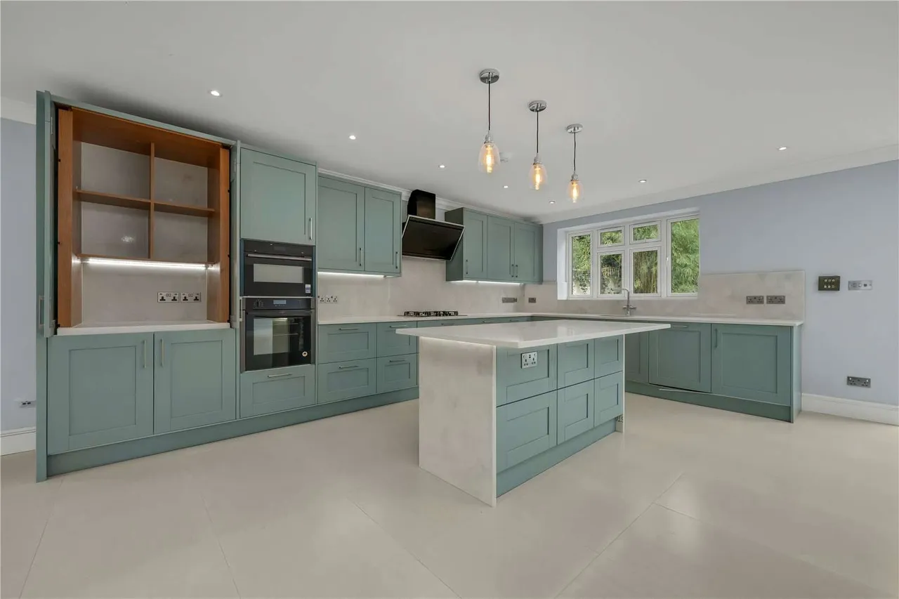 Fairlawn Close, Claygate, Esher, Surrey, KT10 0EN, photo 4