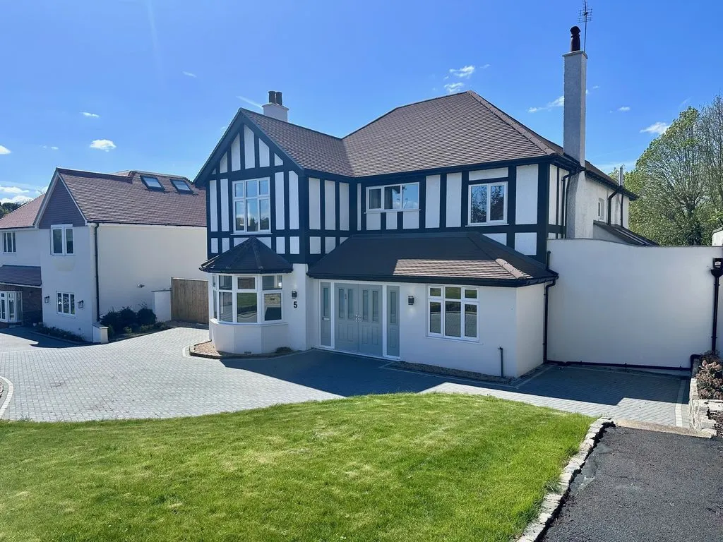 Smitham Downs Road, Purley CR8 4NH, photo 2