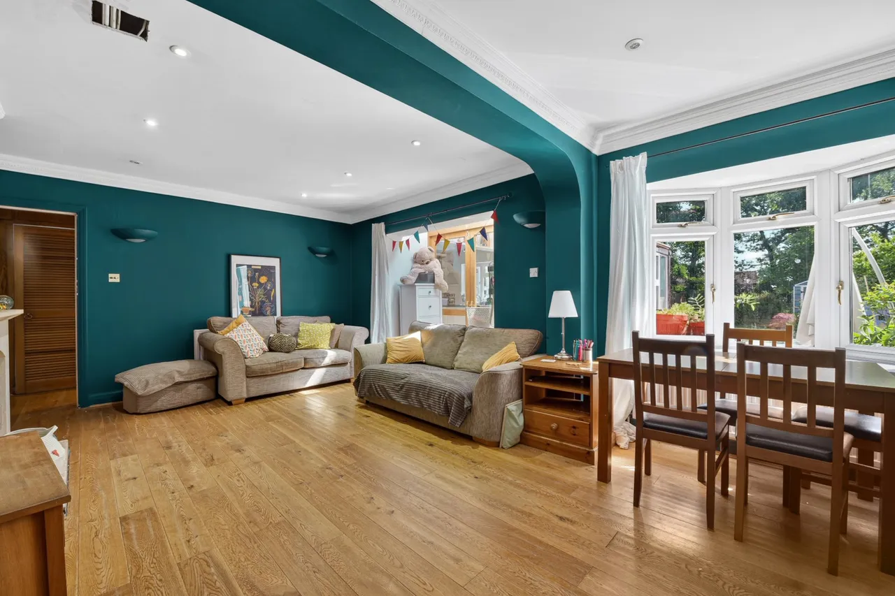Oak Tree Close, Jacobs Well, GU4, photo 5
