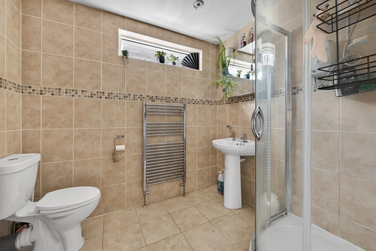 Oak Tree Close, Jacobs Well, GU4, photo 19