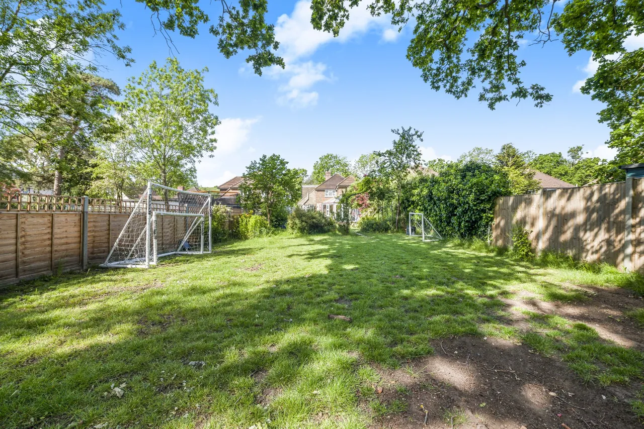 Oak Tree Close, Jacobs Well, GU4, photo 24