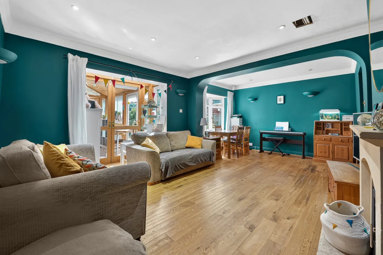 Oak Tree Close, Jacobs Well, GU4, photo 3