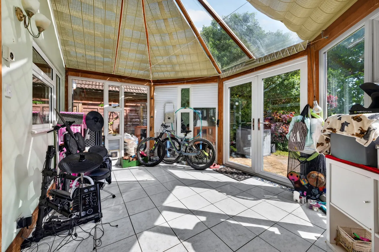 Oak Tree Close, Jacobs Well, GU4, photo 11