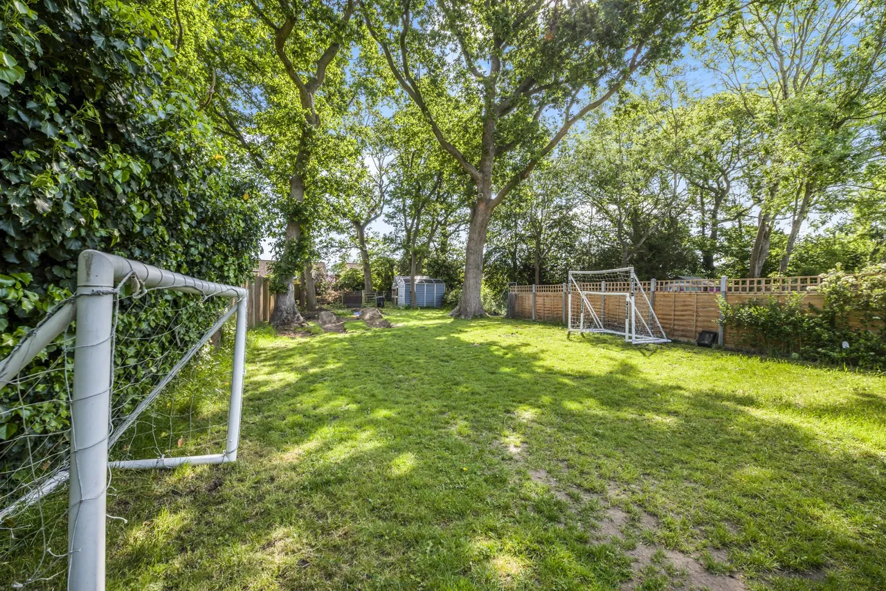 Oak Tree Close, Jacobs Well, GU4, photo 26