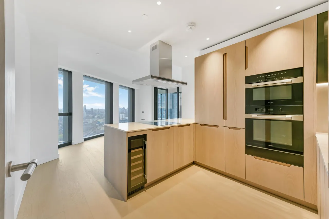 Nine Elms Lane, London, SW8, photo 5