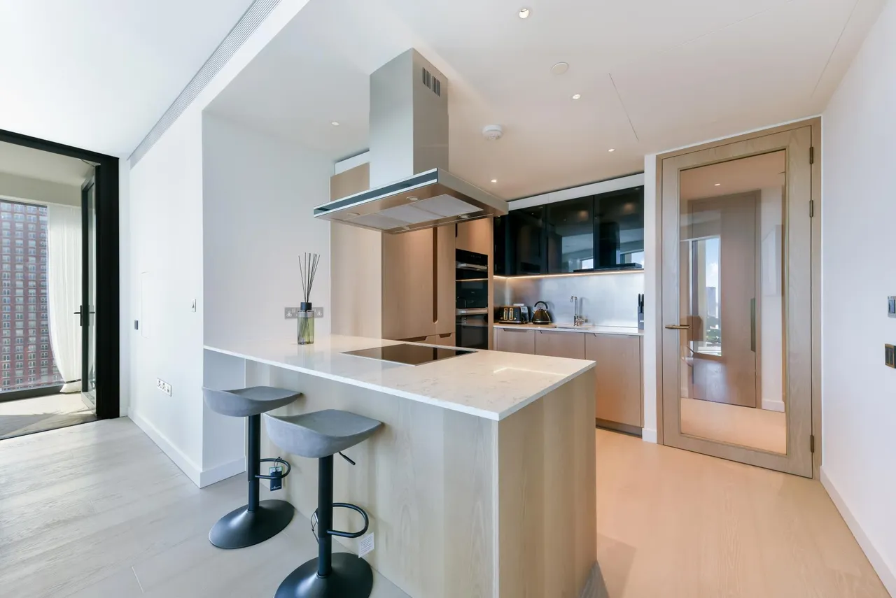 Nine Elms Lane, London, SW8, photo 6