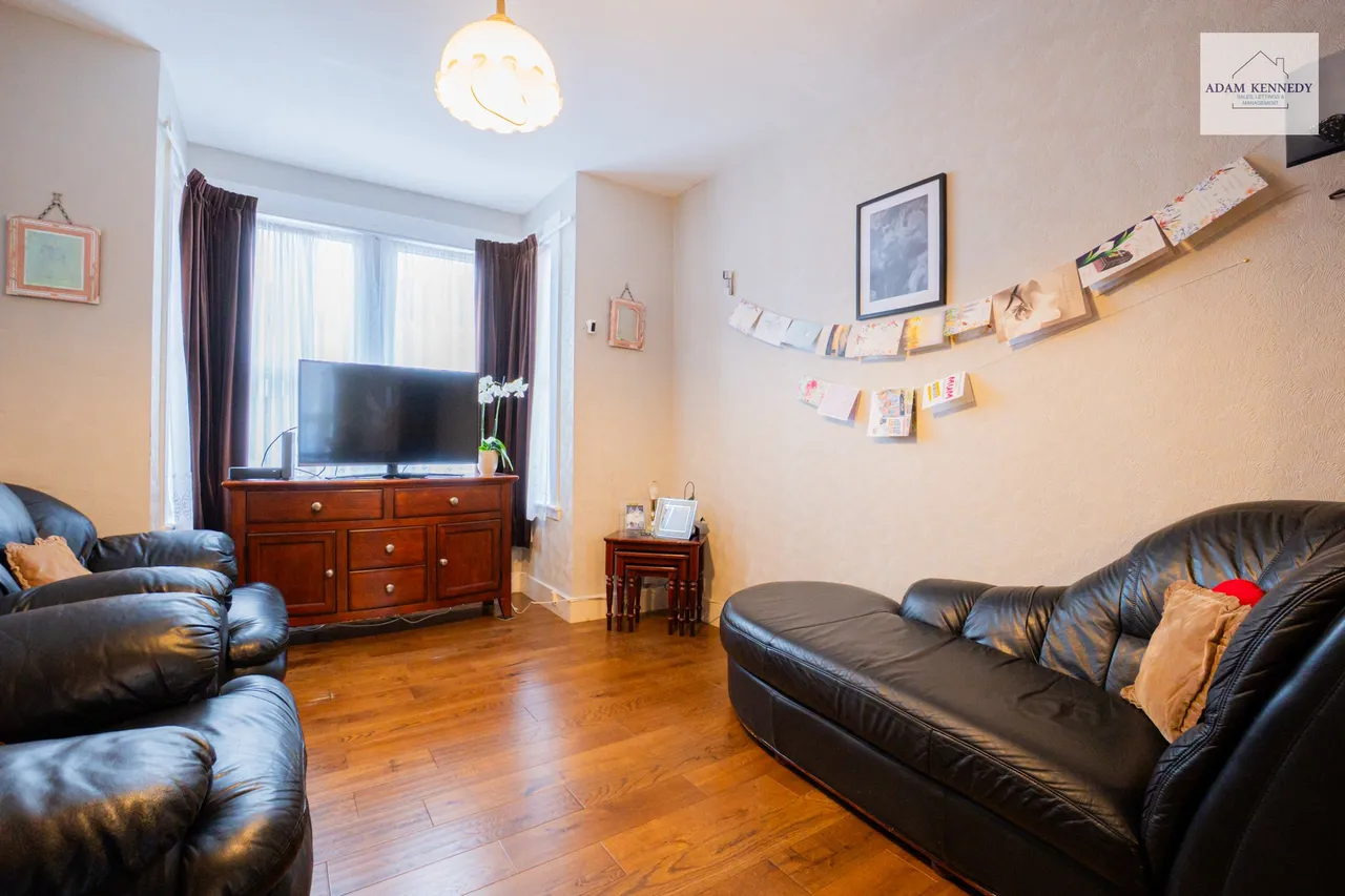 16 Junction Road, London, N9 7JU, photo 2