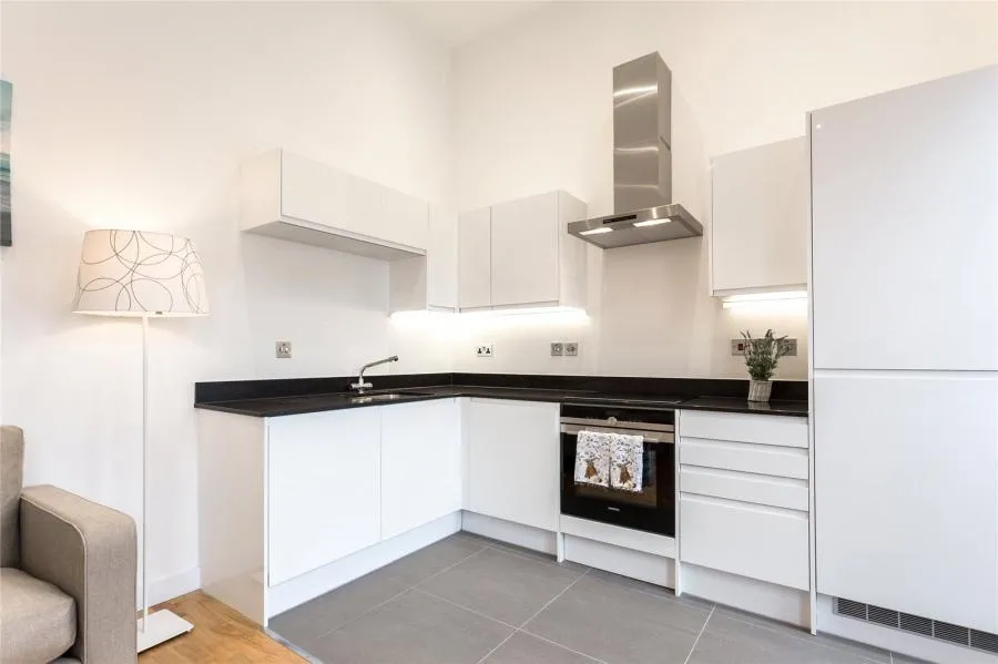 2 bed flat to rent, St. Leonards Road, Windsor, SL4