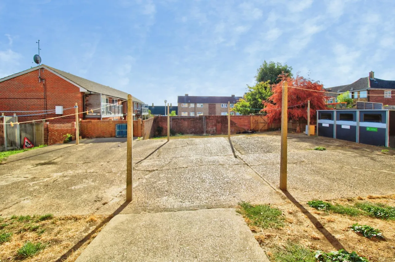 Hendon Gardens, Romford, RM5, photo 4