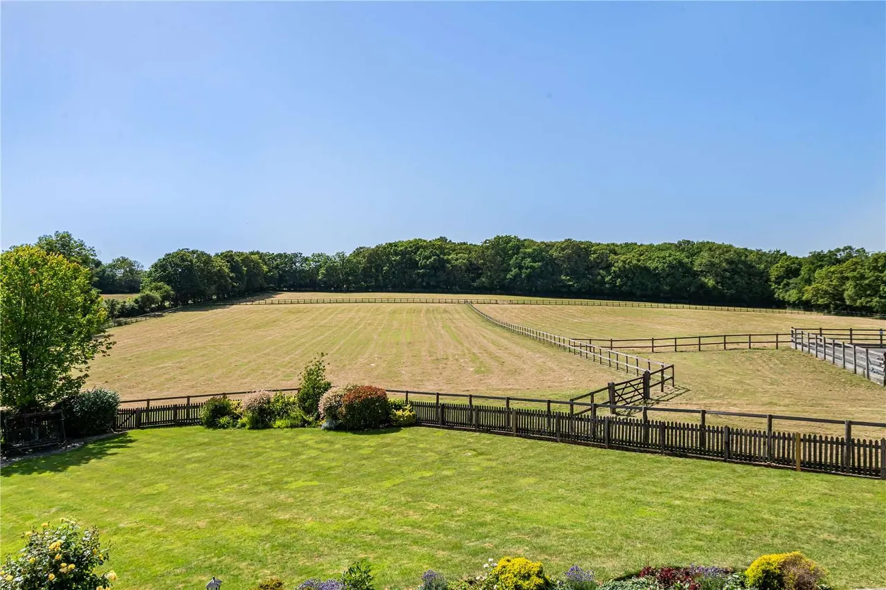 Newpound, Wisborough Green, Billingshurst, West Sussex, RH14 0AX, photo 6