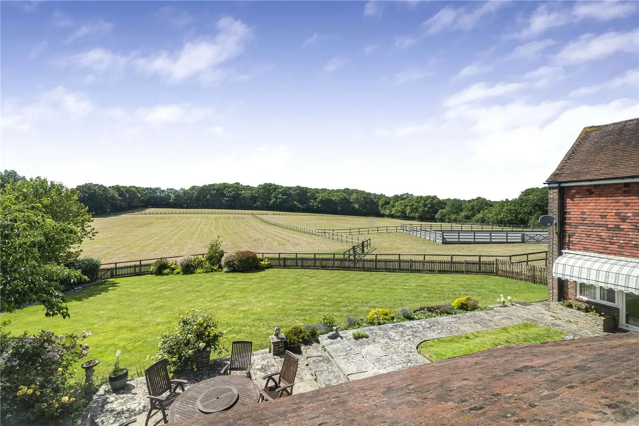 Newpound, Wisborough Green, Billingshurst, West Sussex, RH14 0AX, photo 10