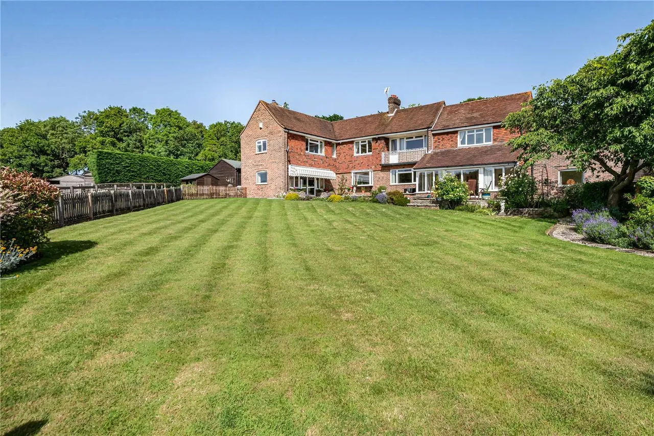 5 bed house for sale — Newpound, Wisborough Green, Billingshurst, West Sussex, RH14 0AX