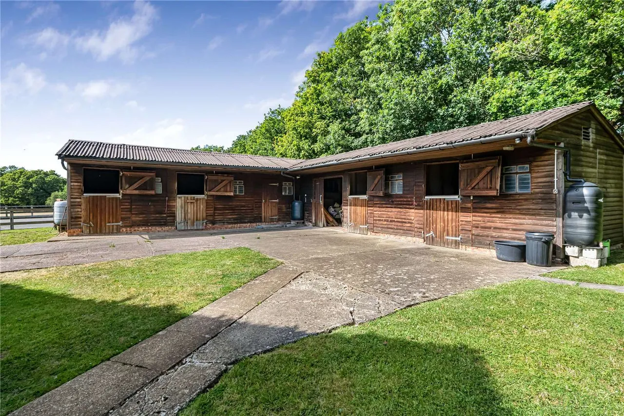 Newpound, Wisborough Green, Billingshurst, West Sussex, RH14 0AX, photo 3