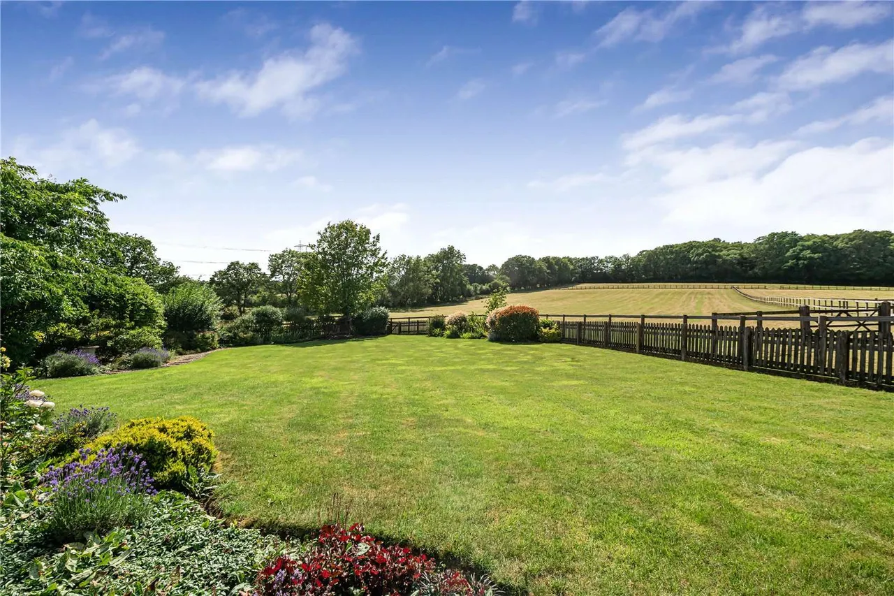 Newpound, Wisborough Green, Billingshurst, West Sussex, RH14 0AX, photo 9